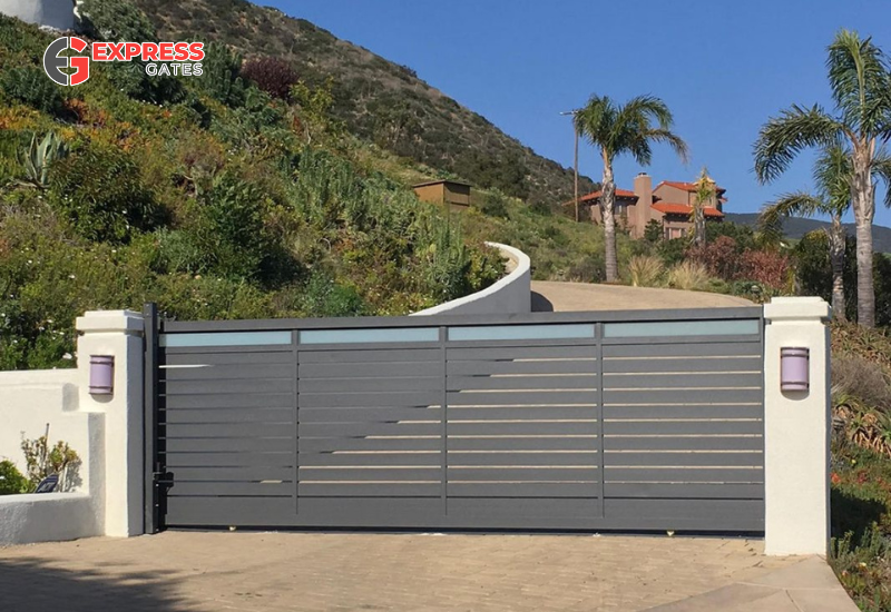 Coastal home with aluminium sliding gate