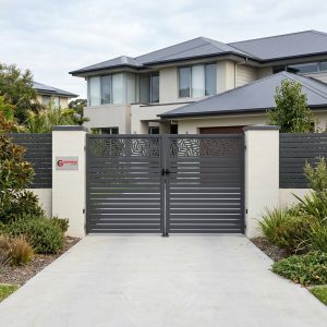Aluminium_driveway_gate_closed_20261009005957